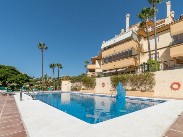 3 Bedrooms Apartment in Elviria