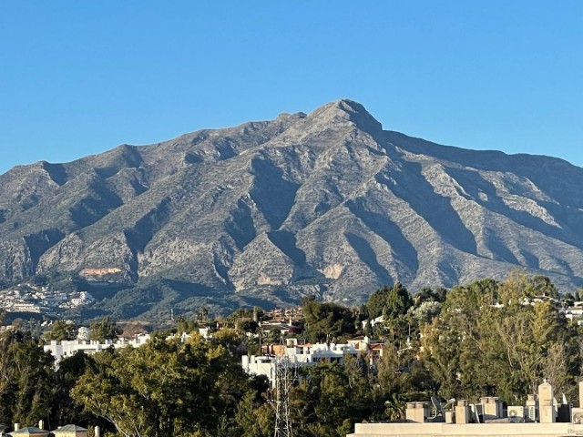 Penthouse avec 2 Chambres  à Guadalmina Alta