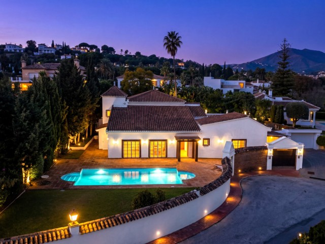 Villa con 4 Dormitorios  en Nueva Andalucía