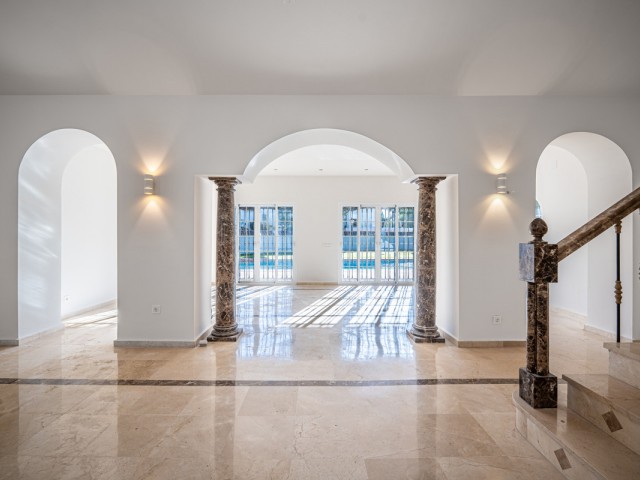 Villa con 4 Dormitorios  en Nueva Andalucía