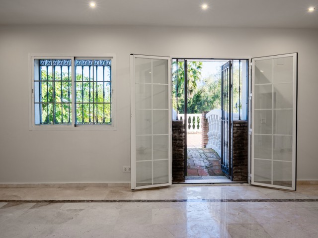 Villa con 4 Dormitorios  en Nueva Andalucía