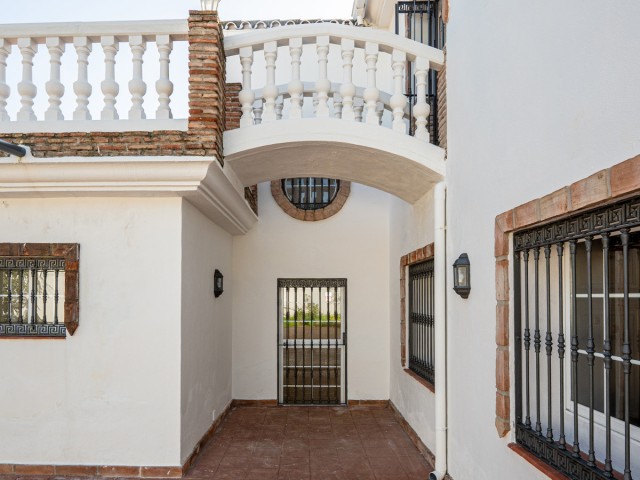 Villa con 4 Dormitorios  en Nueva Andalucía
