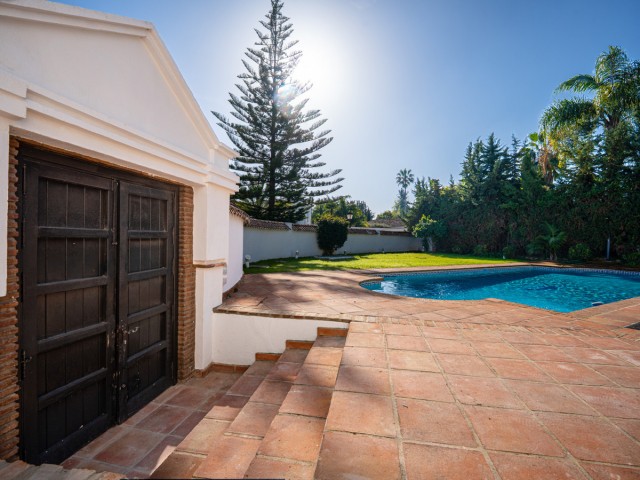 Villa con 4 Dormitorios  en Nueva Andalucía