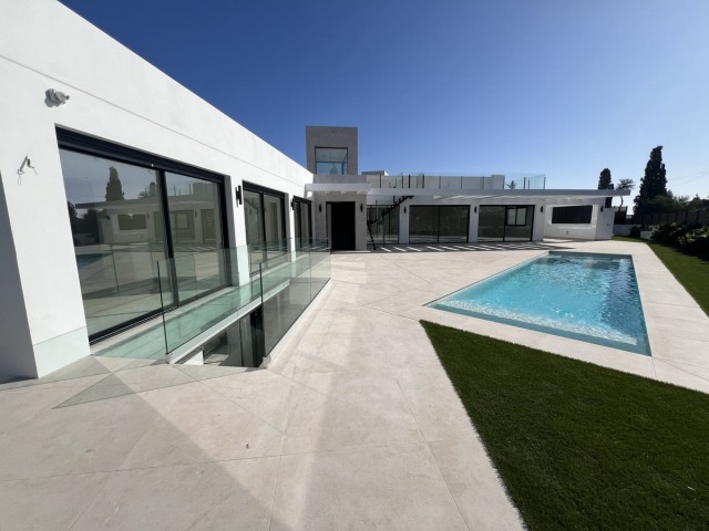 5 Bedrooms Villa in Mijas