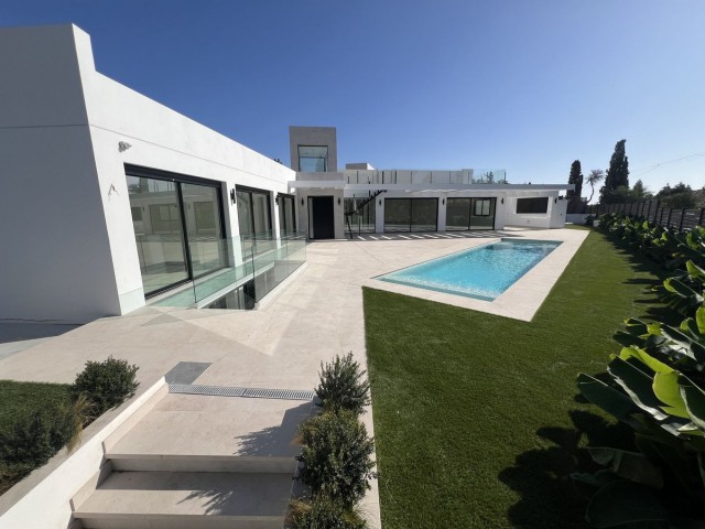 5 Bedrooms Villa in Mijas