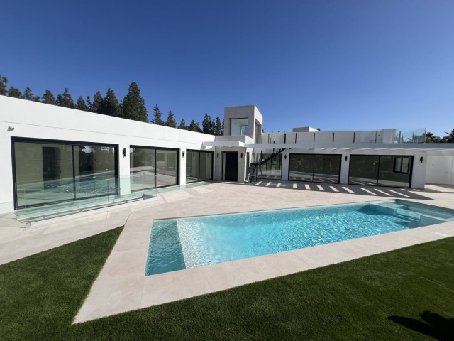 5 Bedrooms Villa in Mijas