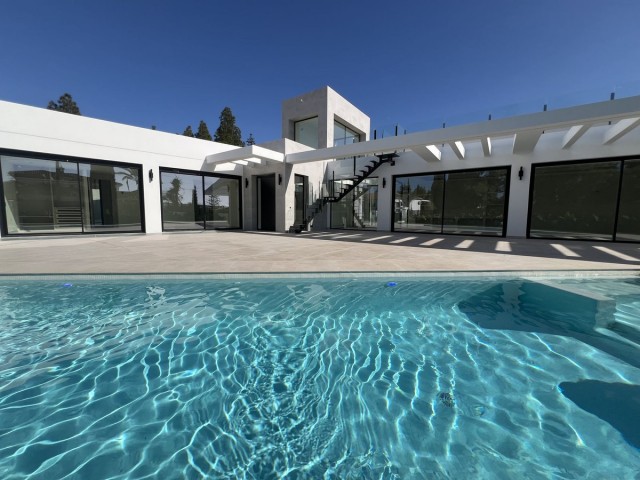 5 Bedrooms Villa in Mijas