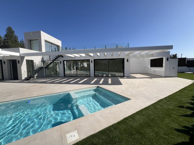 5 Bedrooms Villa in Mijas