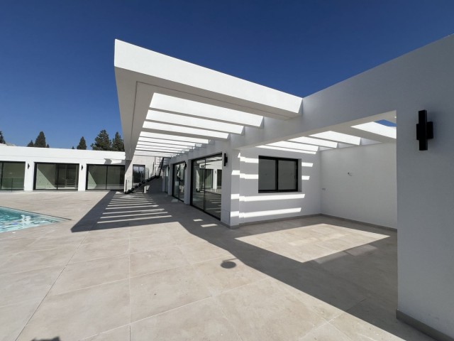 5 Bedrooms Villa in Mijas