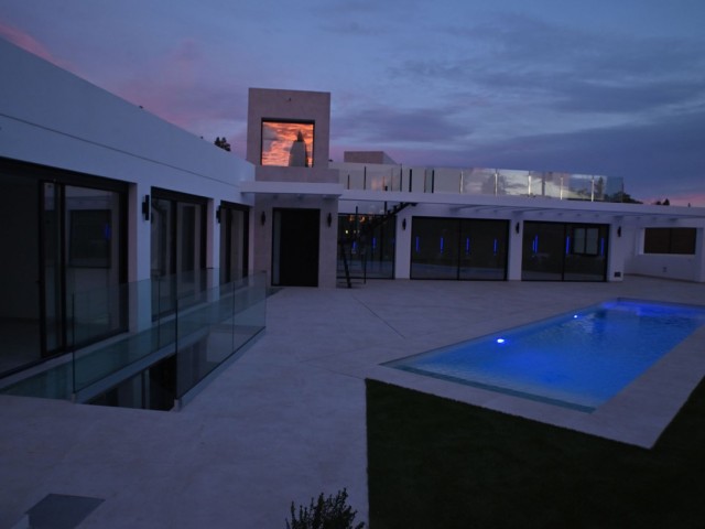 5 Bedrooms Villa in Mijas