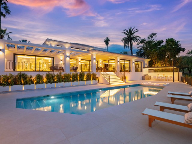 5 Bedrooms Villa in Nueva Andalucía