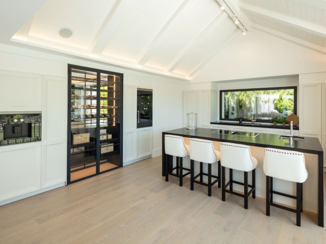 5 Bedrooms Villa in Nueva Andalucía