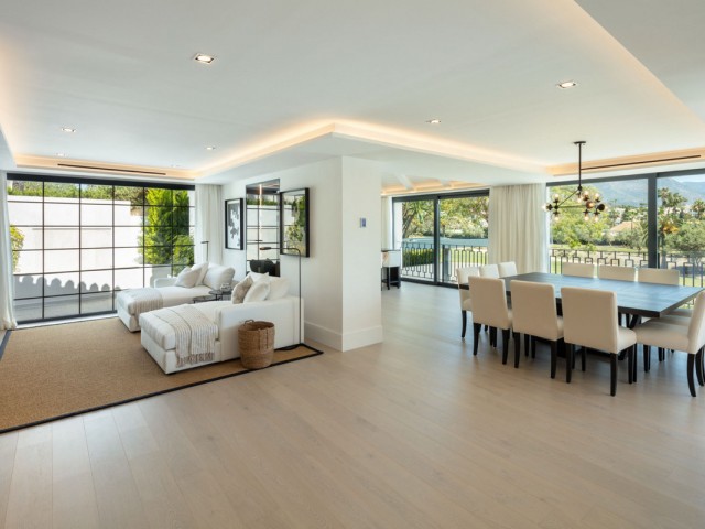 5 Bedrooms Villa in Nueva Andalucía