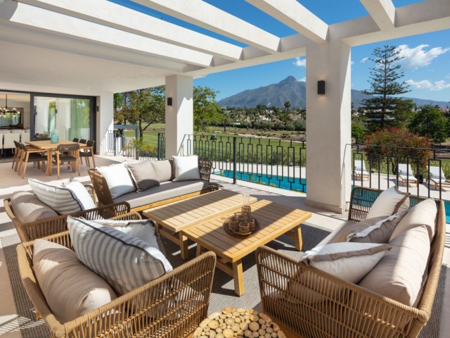 5 Bedrooms Villa in Nueva Andalucía