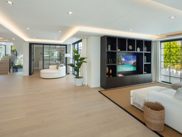 5 Bedrooms Villa in Nueva Andalucía