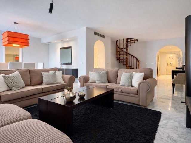 3 Bedrooms Apartment in Puerto Banús