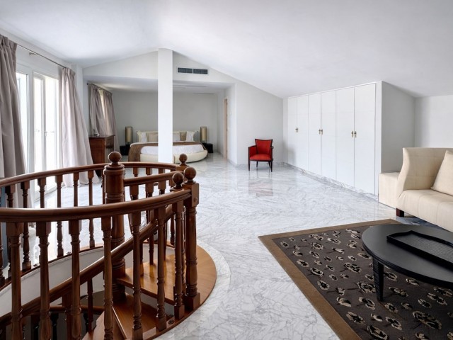 3 Bedrooms Apartment in Puerto Banús
