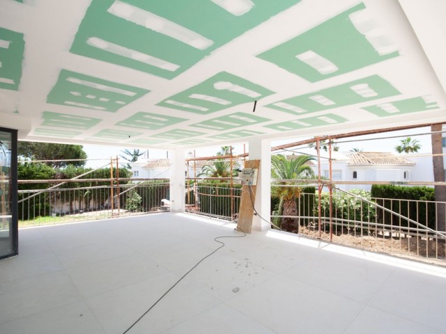 4 Bedrooms Villa in Elviria