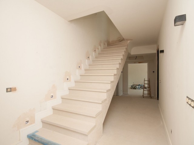 4 Bedrooms Villa in Elviria
