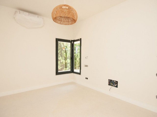 4 Bedrooms Villa in Elviria