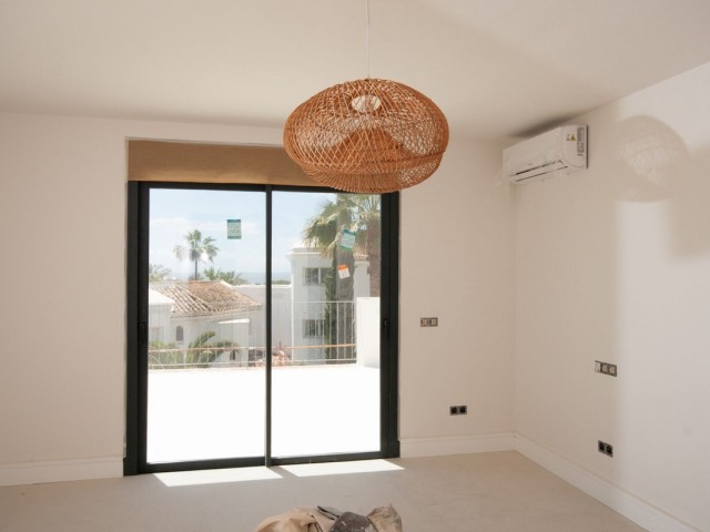 4 Bedrooms Villa in Elviria