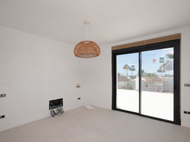 4 Bedrooms Villa in Elviria