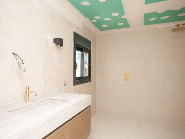 4 Bedrooms Villa in Elviria