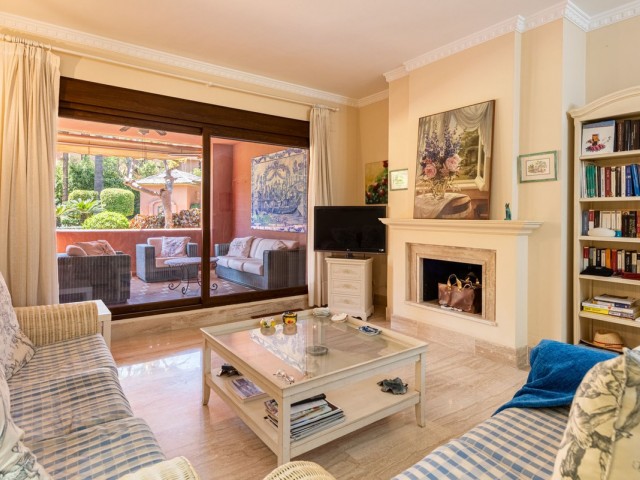 Apartment, Guadalmina Baja, R5367847