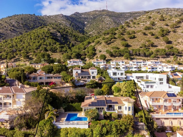 6 Bedrooms Villa in Mijas