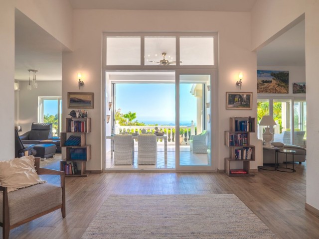 6 Bedrooms Villa in Mijas
