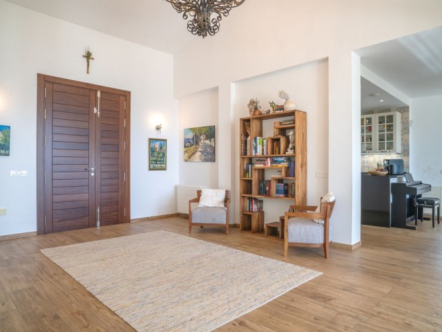 6 Bedrooms Villa in Mijas