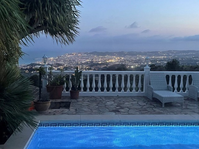 6 Bedrooms Villa in Mijas