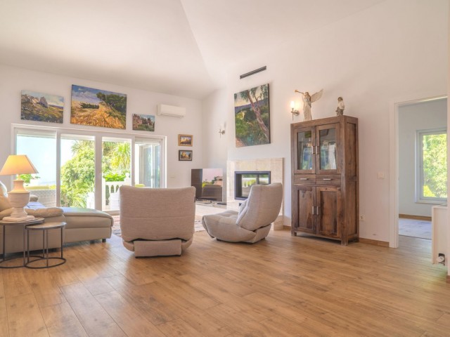 6 Bedrooms Villa in Mijas