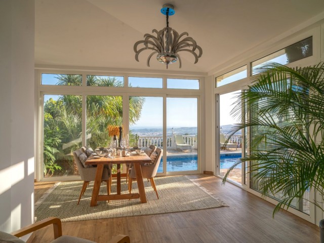 6 Bedrooms Villa in Mijas