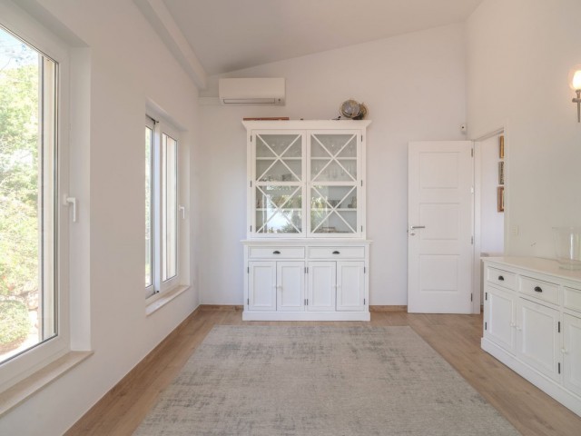 6 Bedrooms Villa in Mijas
