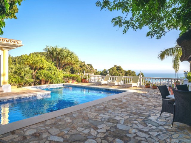 6 Bedrooms Villa in Mijas