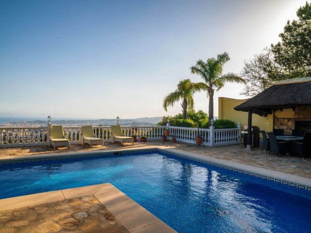 6 Bedrooms Villa in Mijas