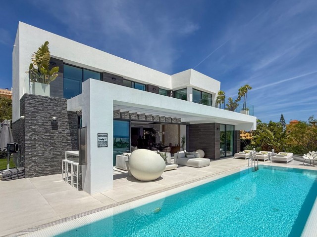 5 Schlafzimmer Villa in Cabopino