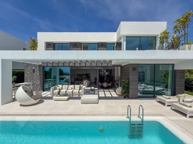5 Schlafzimmer Villa in Cabopino