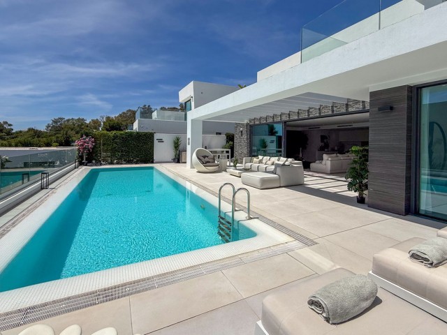 5 Schlafzimmer Villa in Cabopino