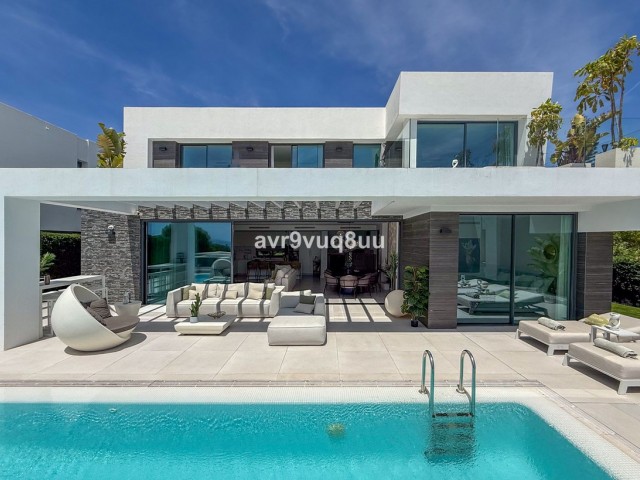 Villa con 5 Dormitorios  en Cabopino