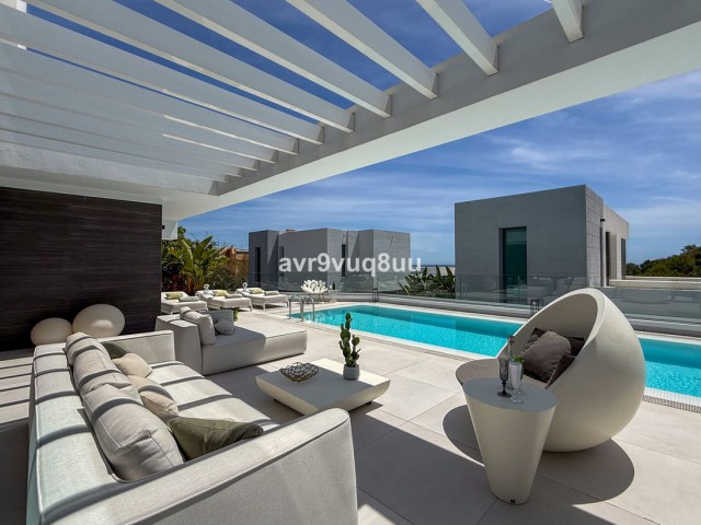 Villa con 5 Dormitorios  en Cabopino