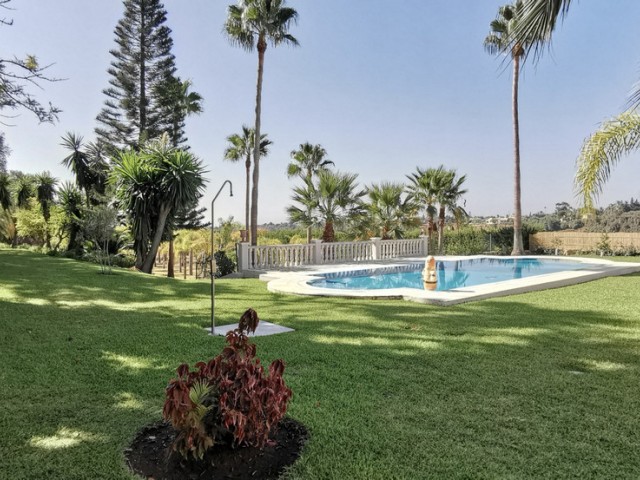 5 Bedrooms Villa in Estepona