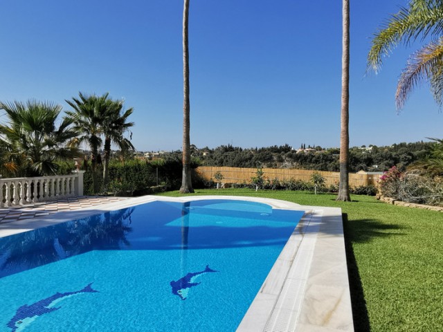 5 Bedrooms Villa in Estepona