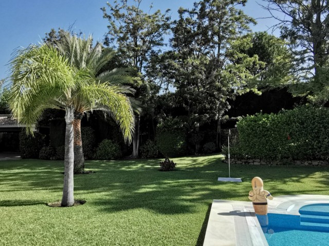 5 Bedrooms Villa in Estepona