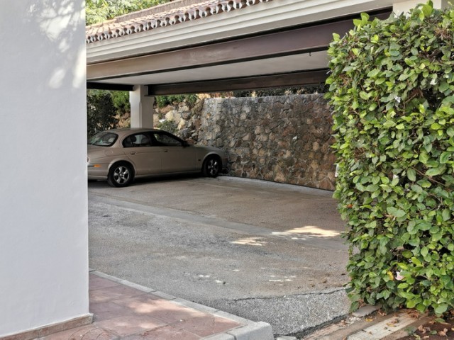 5 Bedrooms Villa in Estepona