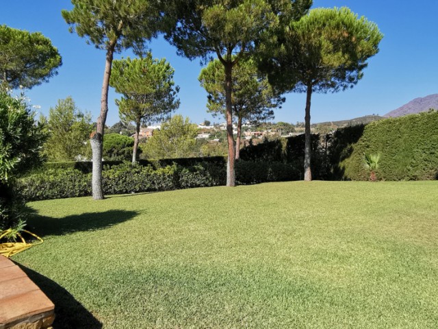 5 Bedrooms Villa in Estepona