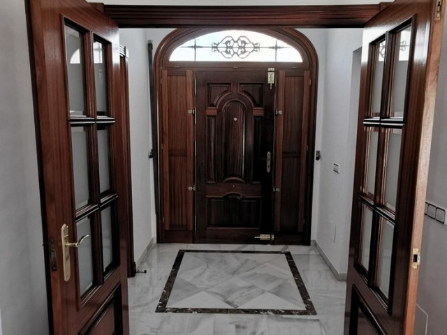 5 Bedrooms Villa in Estepona