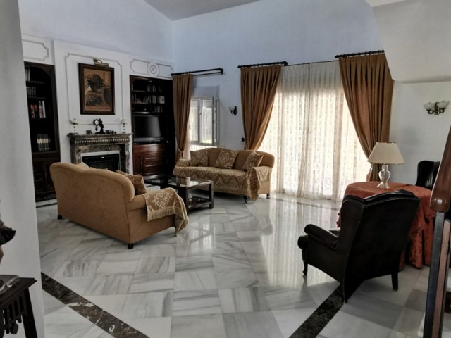 5 Bedrooms Villa in Estepona