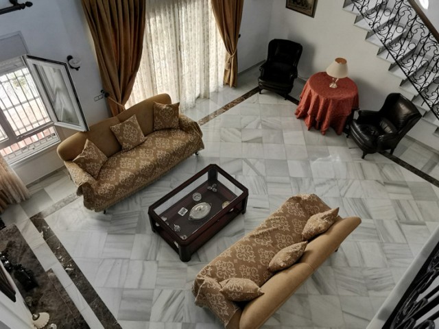 5 Bedrooms Villa in Estepona